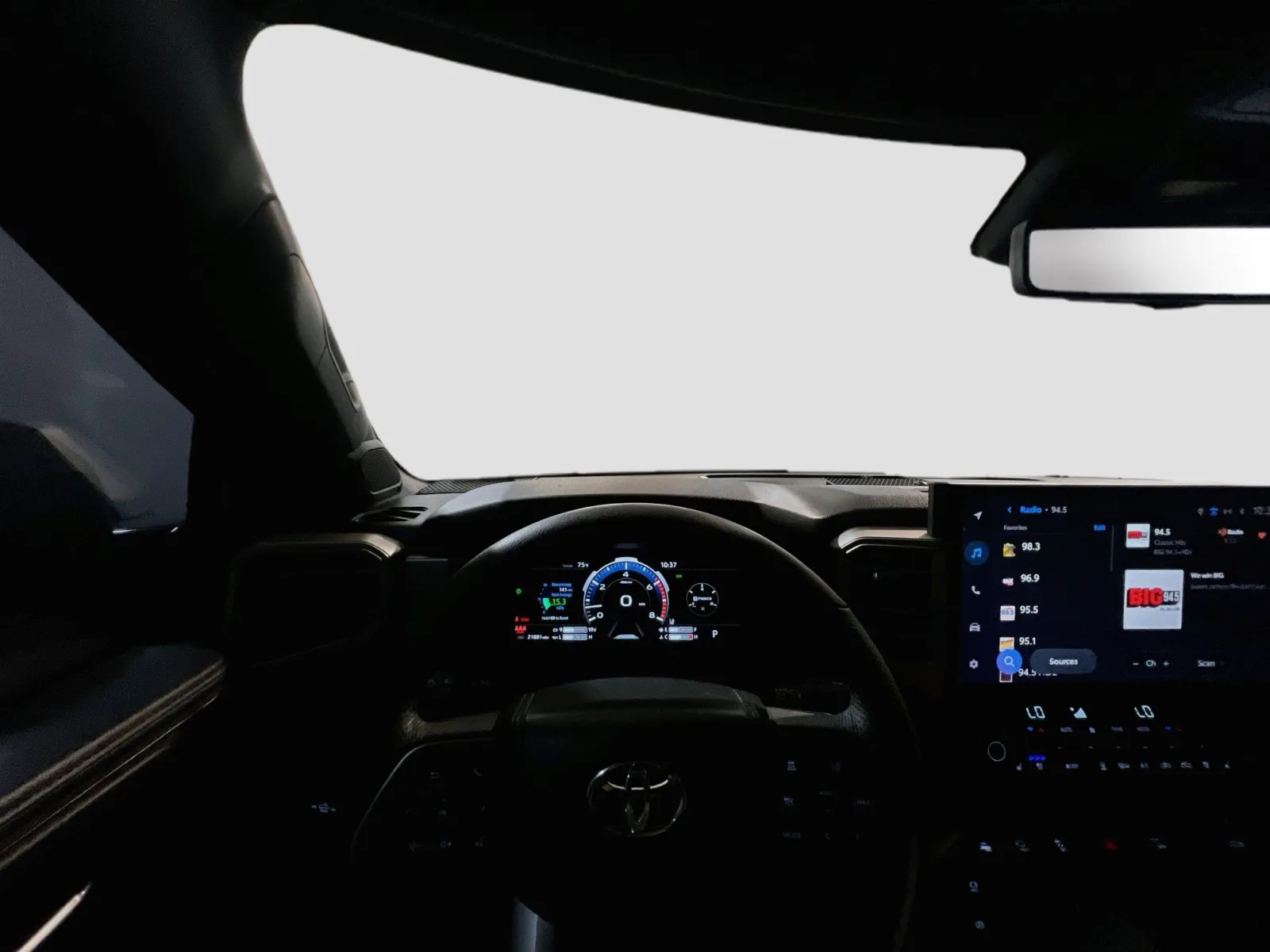 2025 Toyota Tundra Limited - Photo 7
