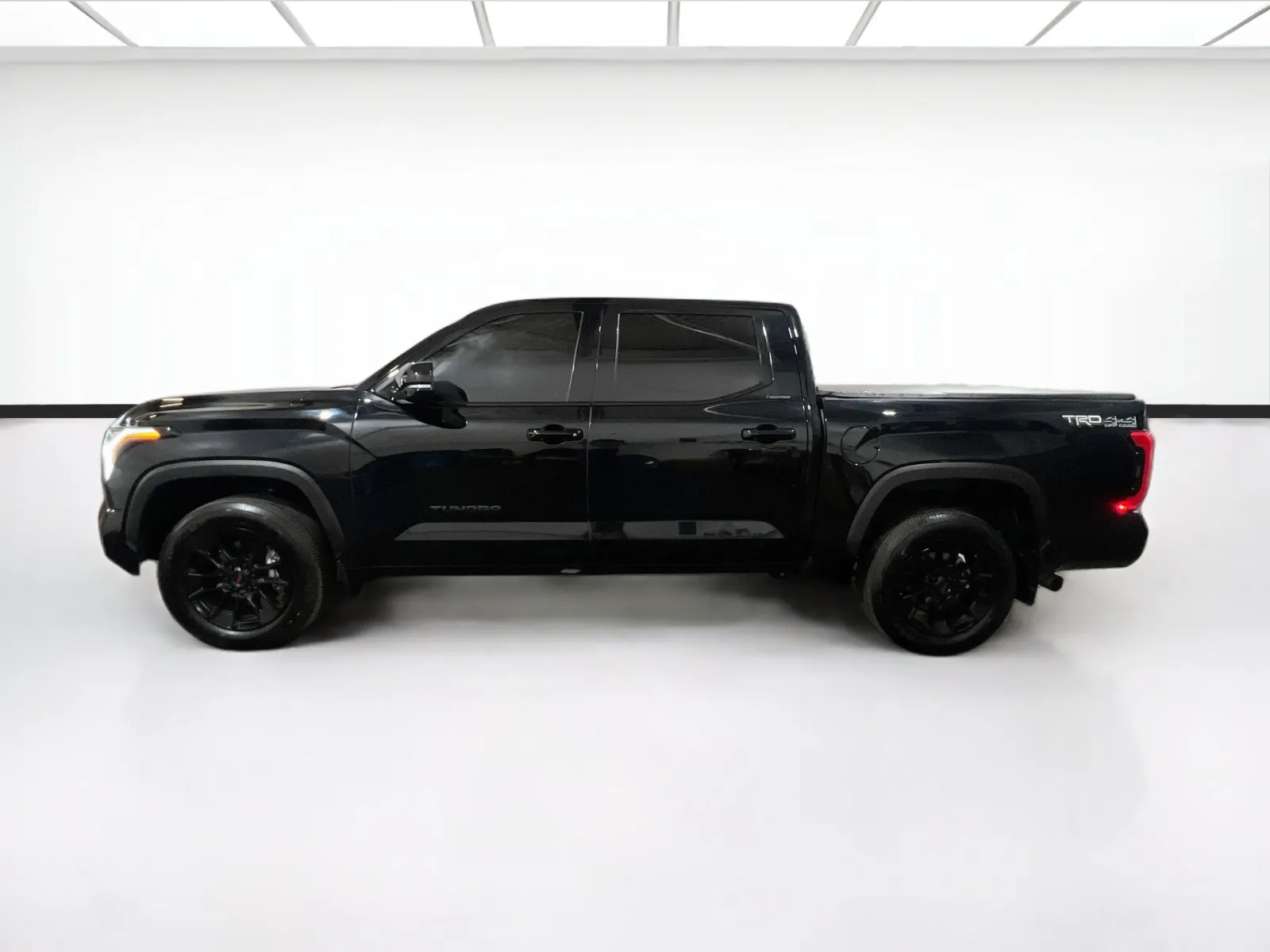 2025 Toyota Tundra Limited - Photo 23