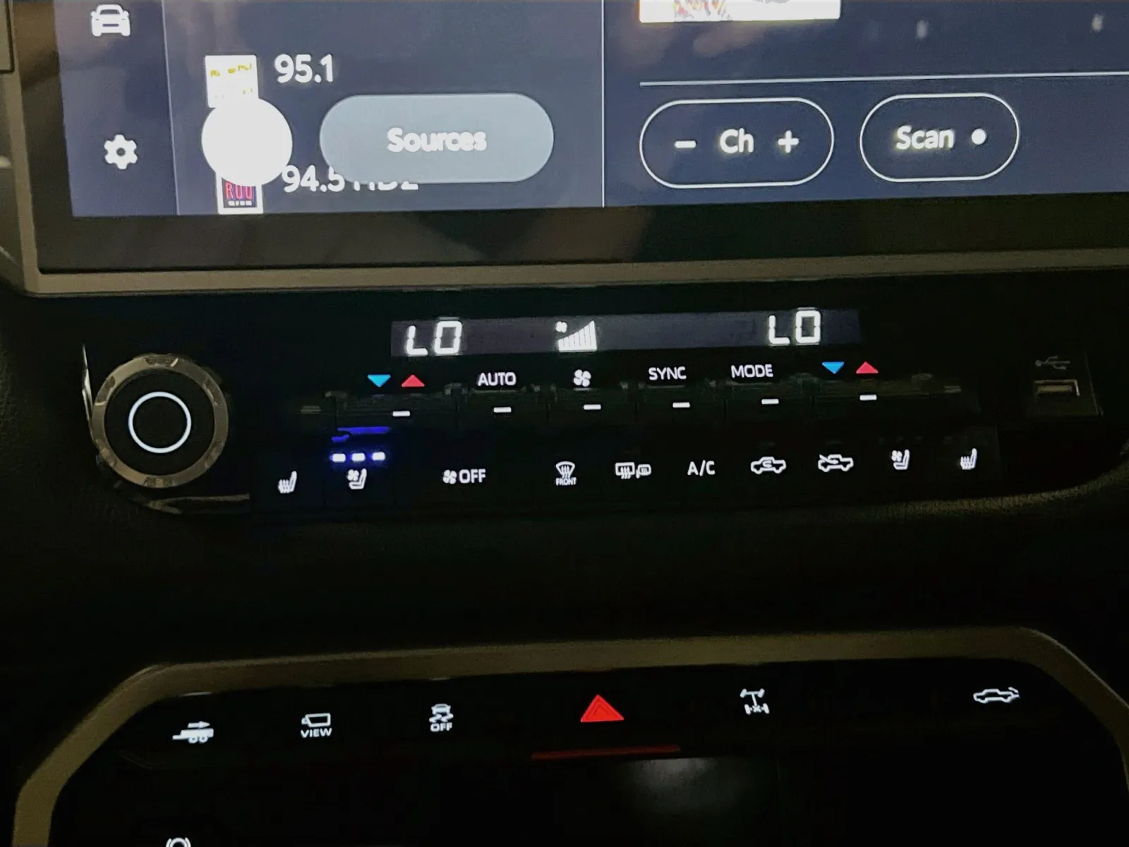 2025 Toyota Tundra Limited - Photo 12