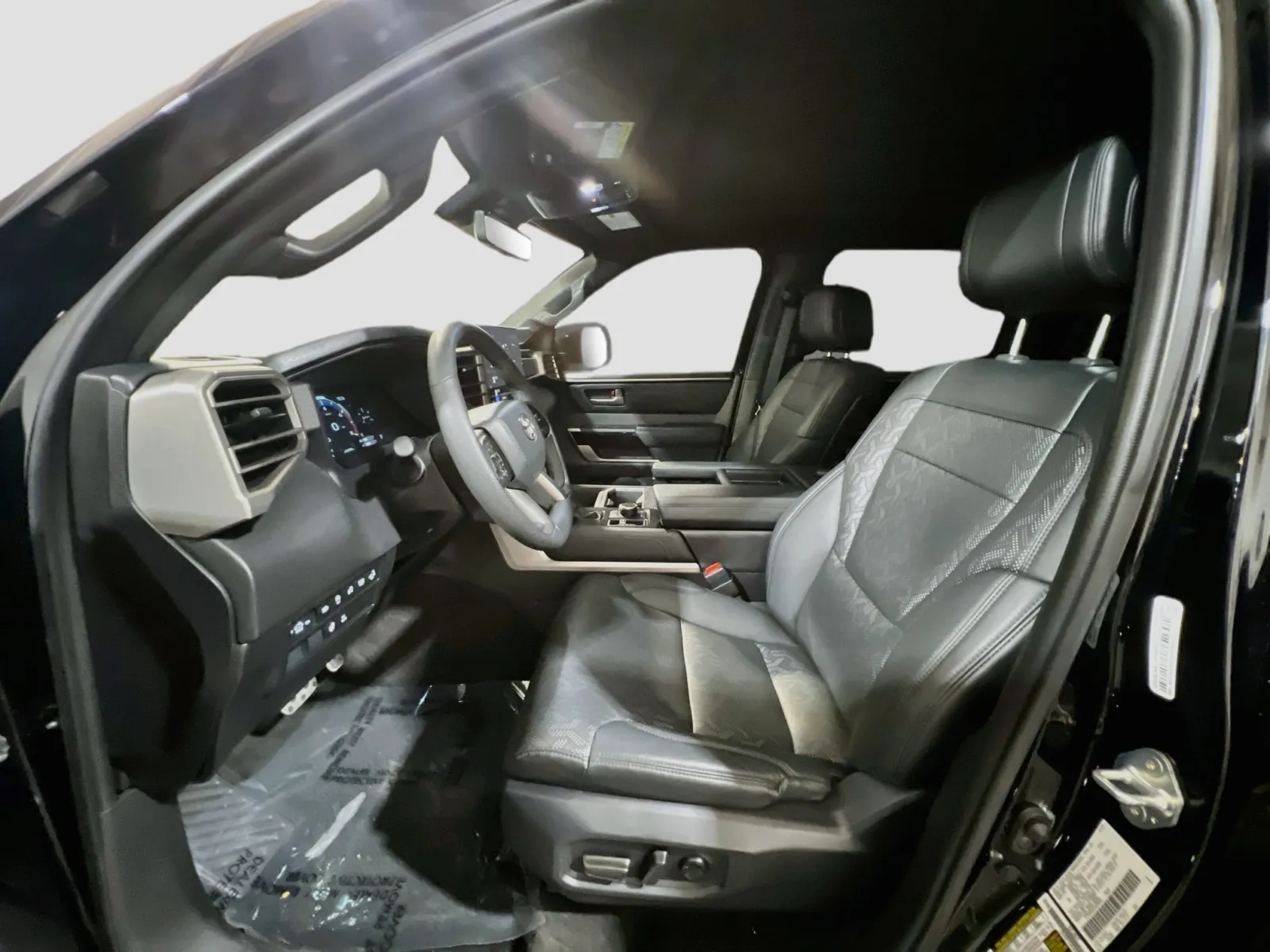 2025 Toyota Tundra Limited - Photo 15