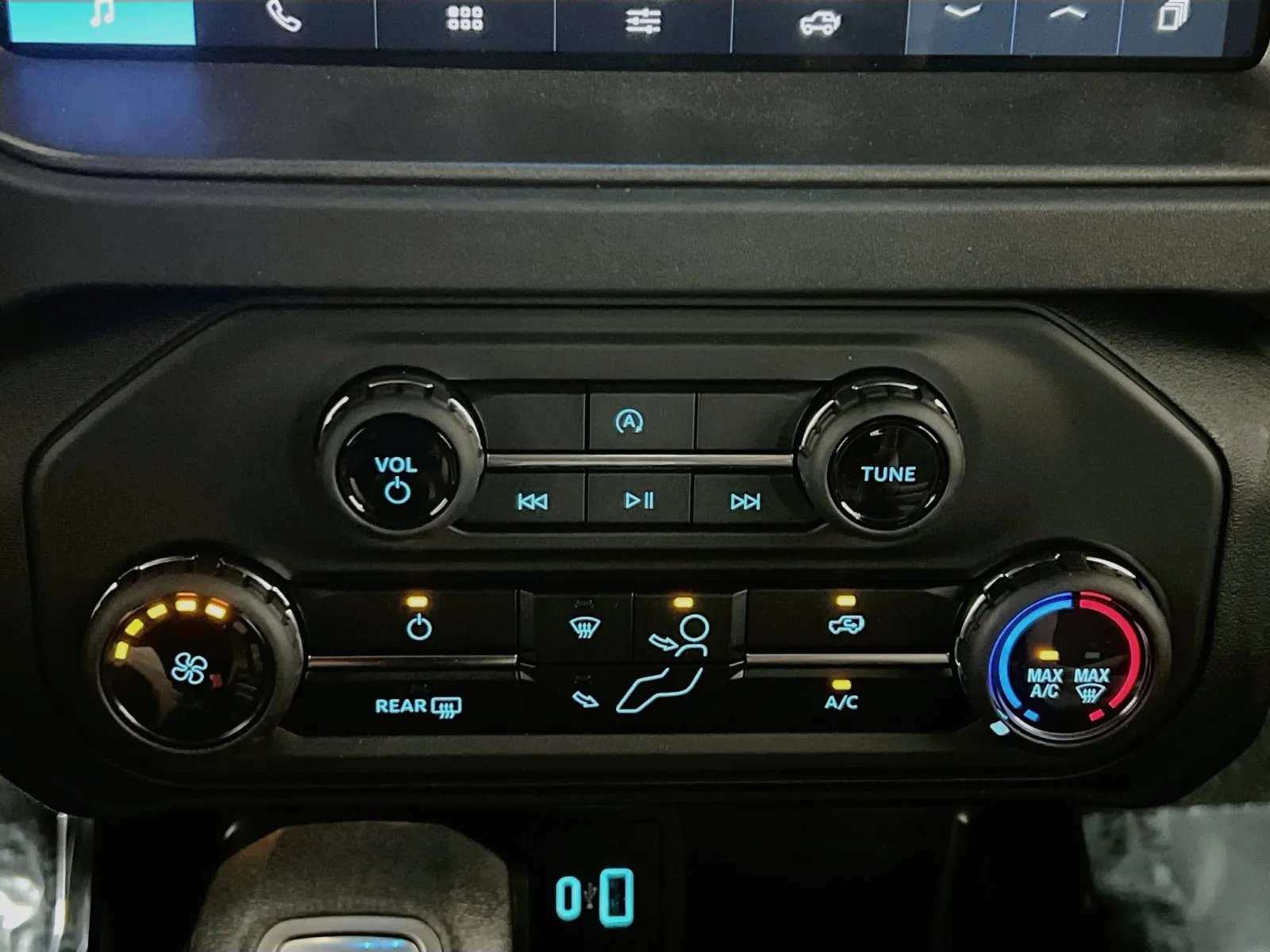 2025 Ford Bronco 2-Door Base - Photo 11