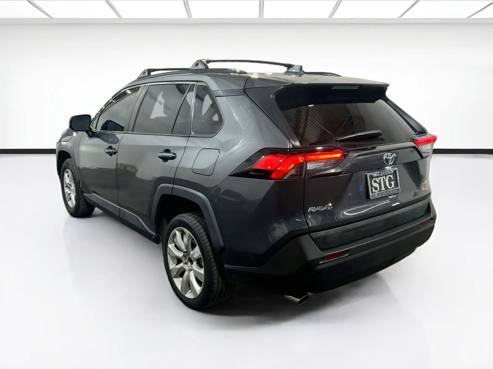 2021 Toyota RAV4 XLE - Photo 6