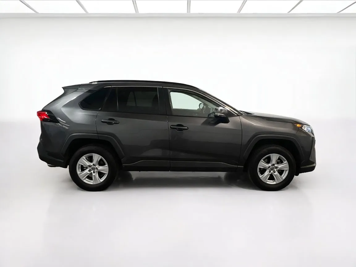 2021 Toyota RAV4 XLE - Photo 23