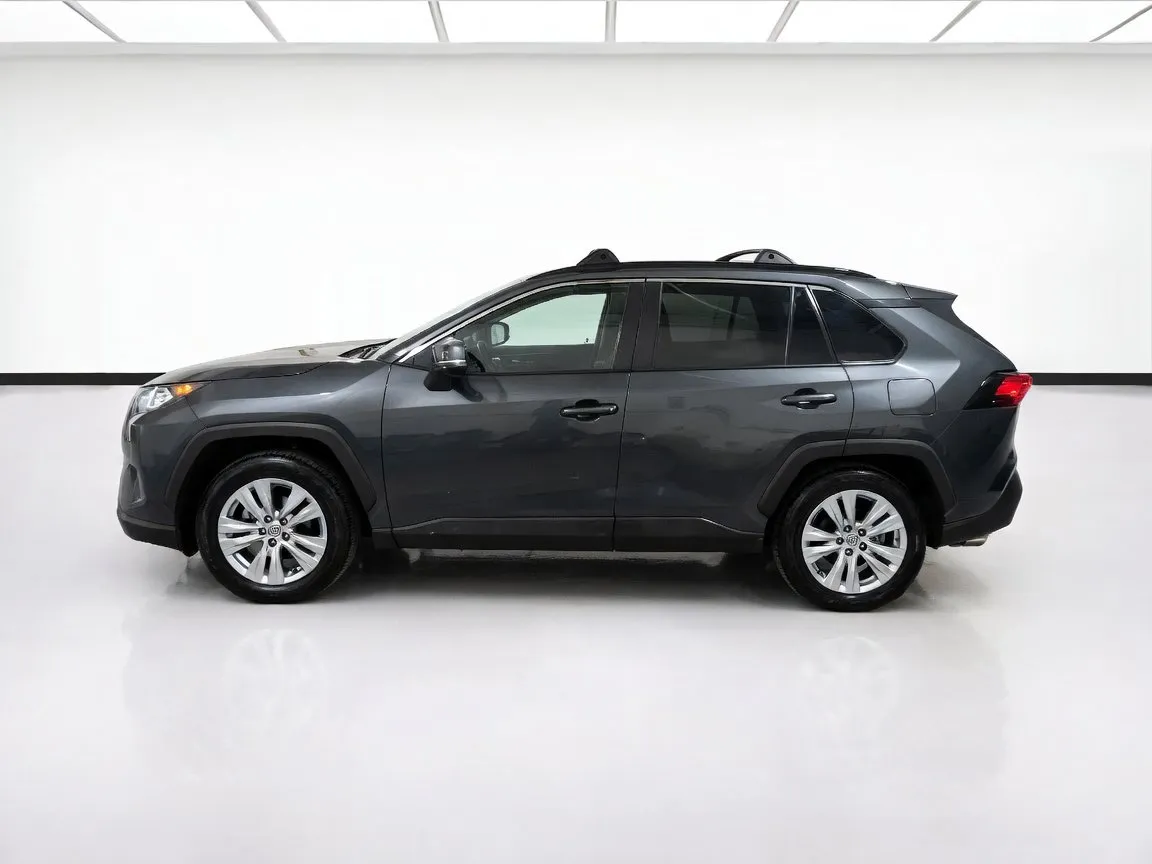 2021 Toyota RAV4 XLE - Photo 22