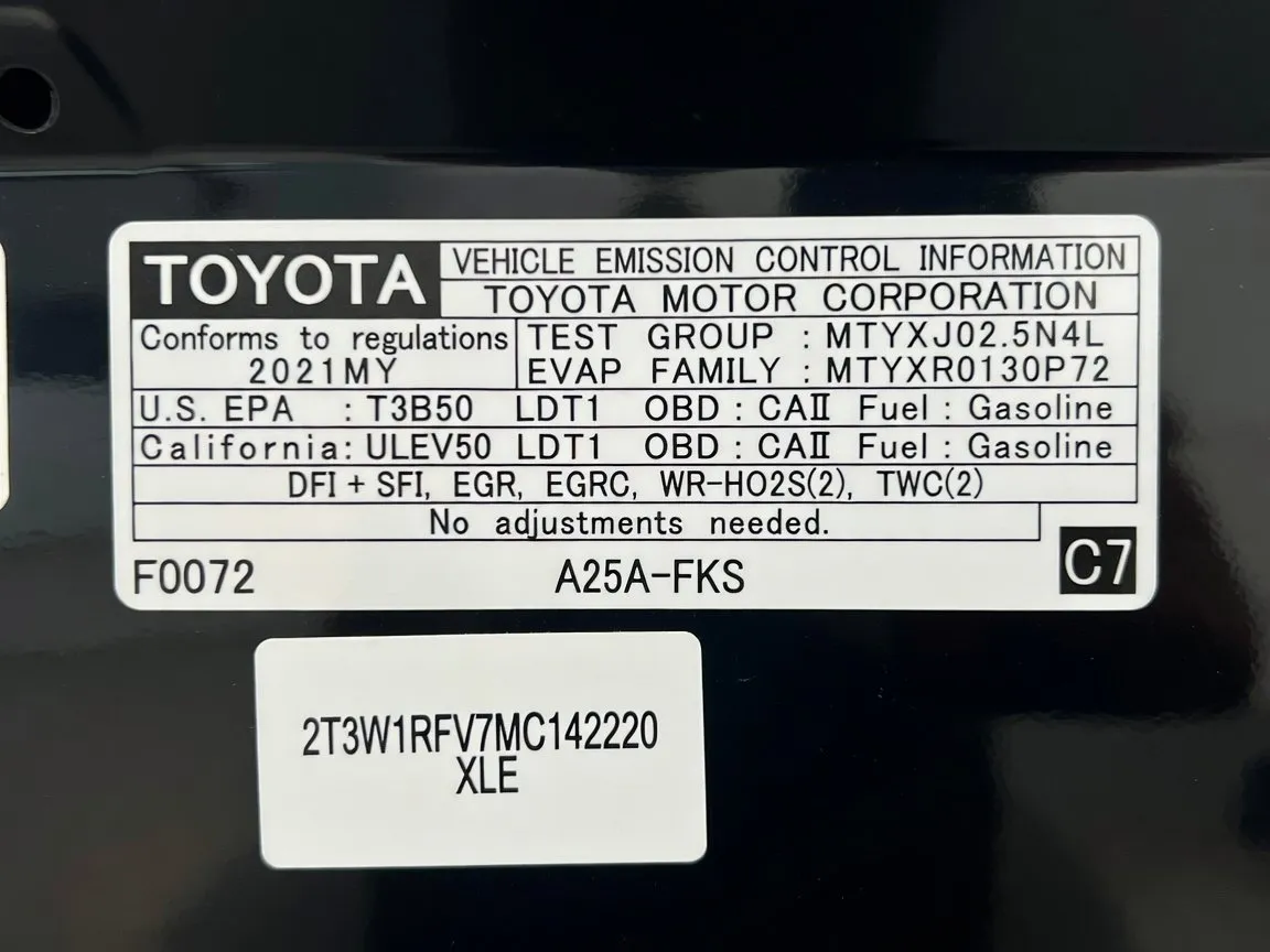2021 Toyota RAV4 XLE - Photo 21