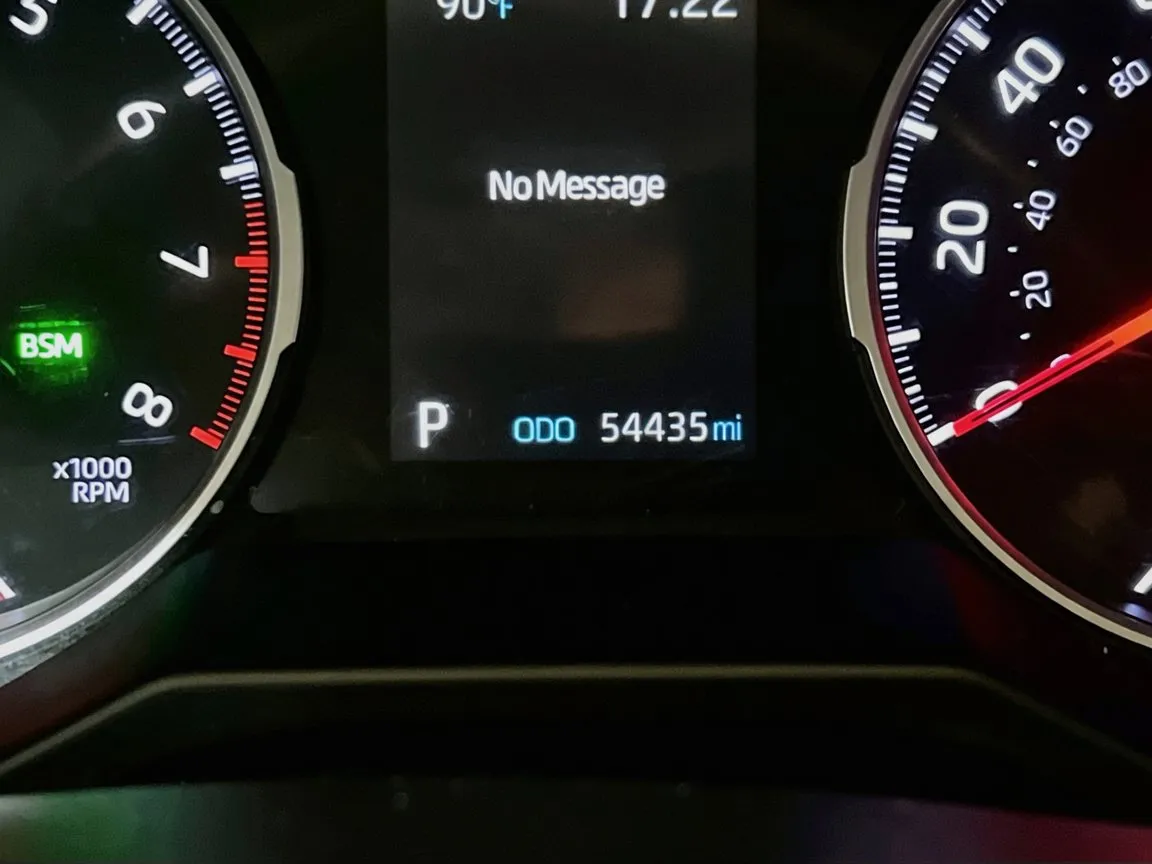 2021 Toyota RAV4 XLE - Photo 8
