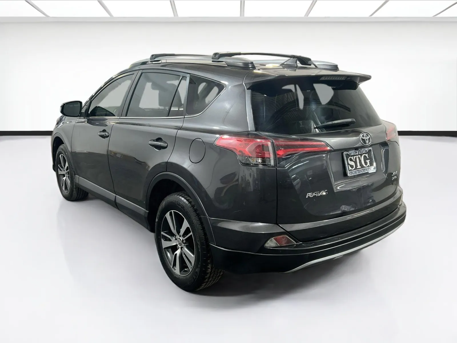 2018 Toyota RAV4 XLE - Photo 6