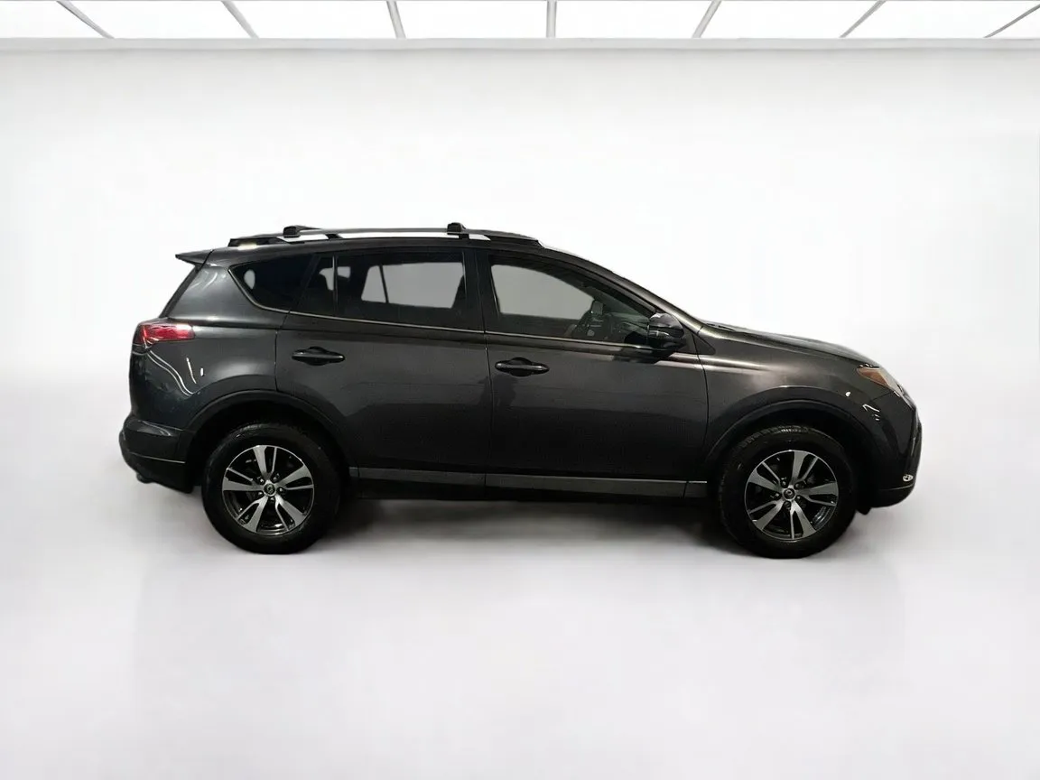 2018 Toyota RAV4 XLE - Photo 23