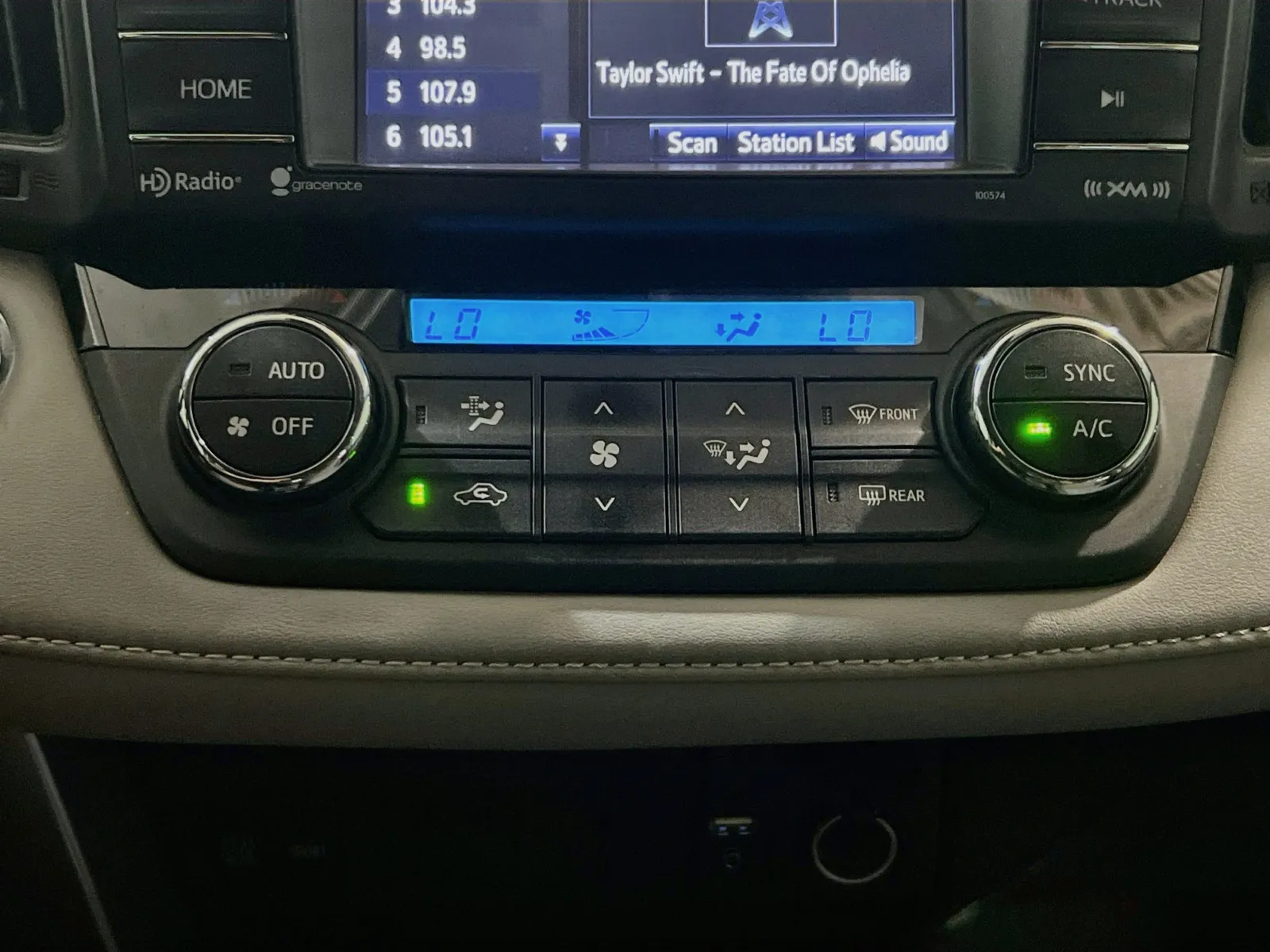 2018 Toyota RAV4 XLE - Photo 11
