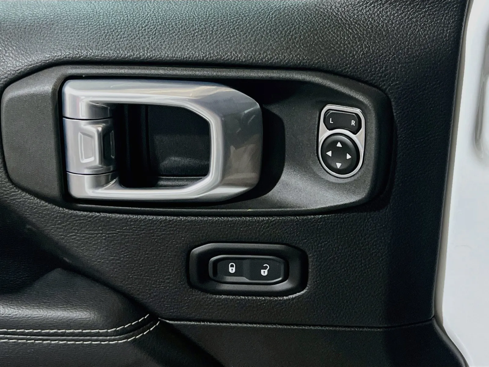 2021 Jeep Wrangler Unlimited Sahara 4XE - Photo 14