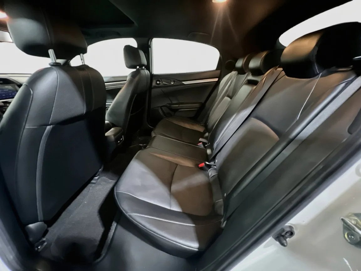2018 Honda Civic Hatchback Sport Touring - Photo 18