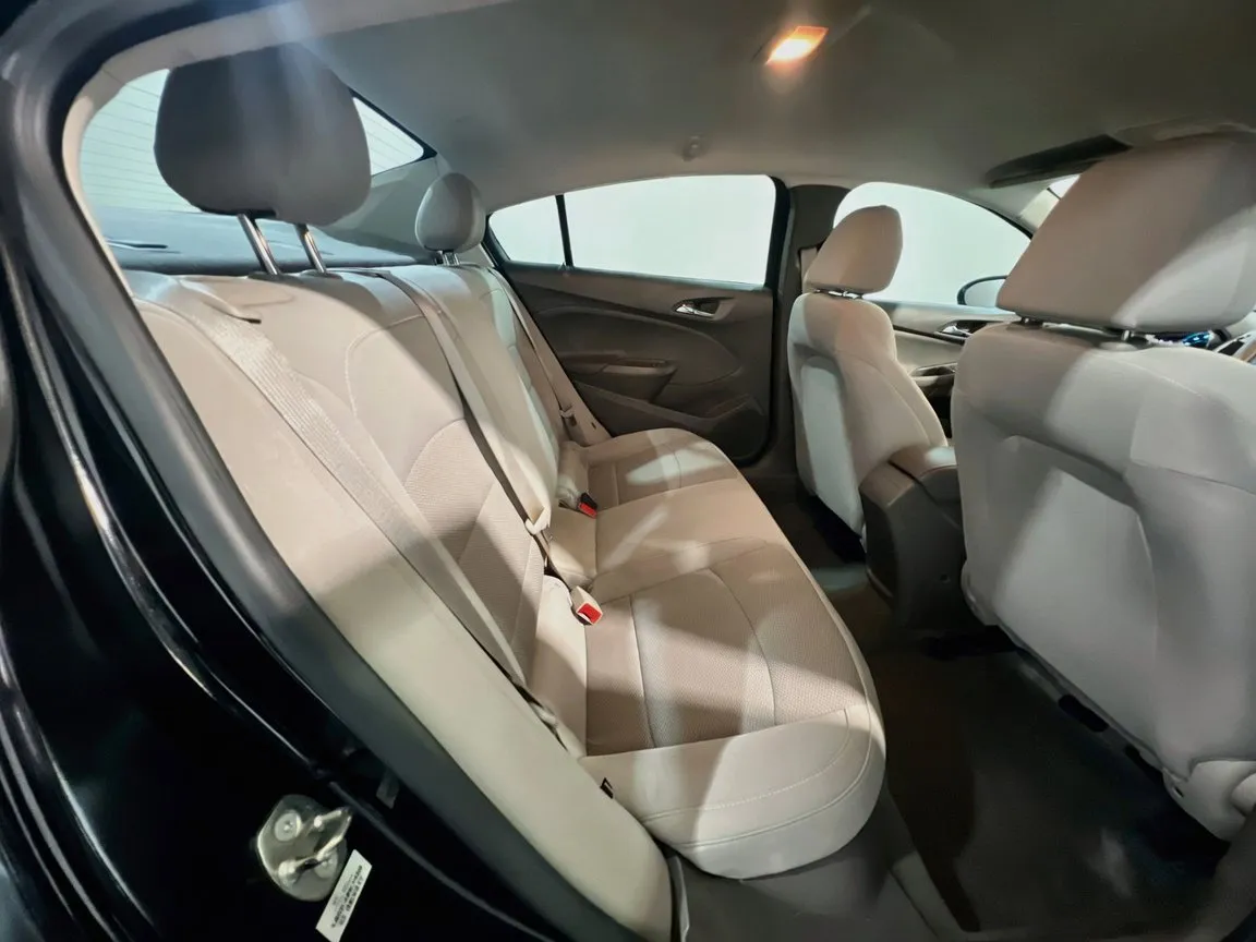 2018 Chevrolet Cruze LS - Photo 18