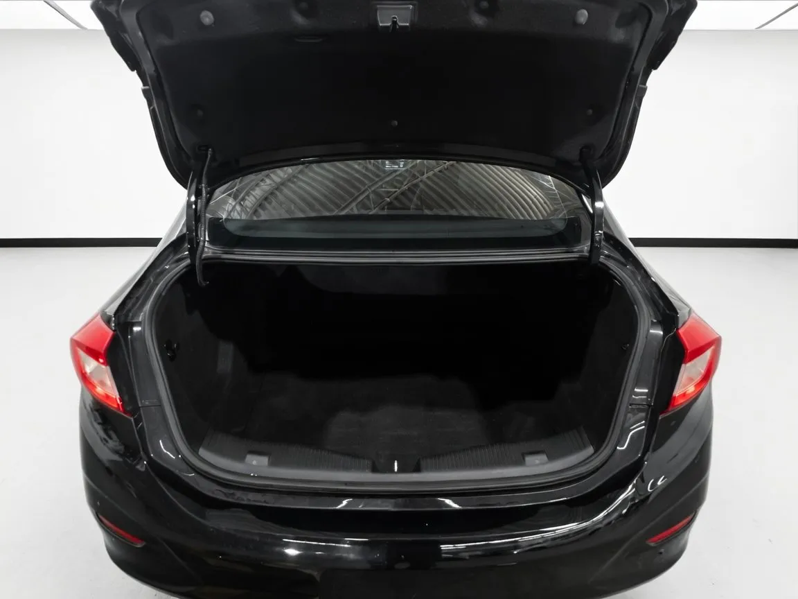 2018 Chevrolet Cruze LS - Photo 17