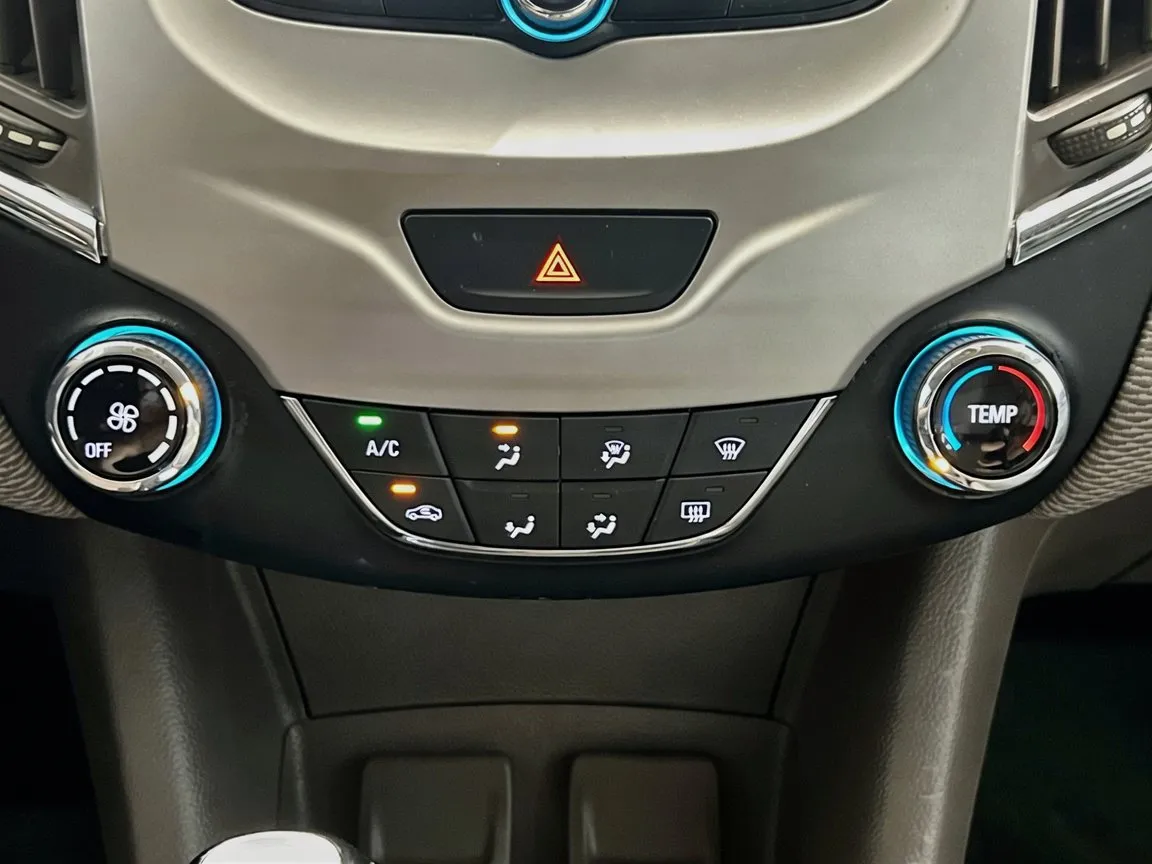 2018 Chevrolet Cruze LS - Photo 11