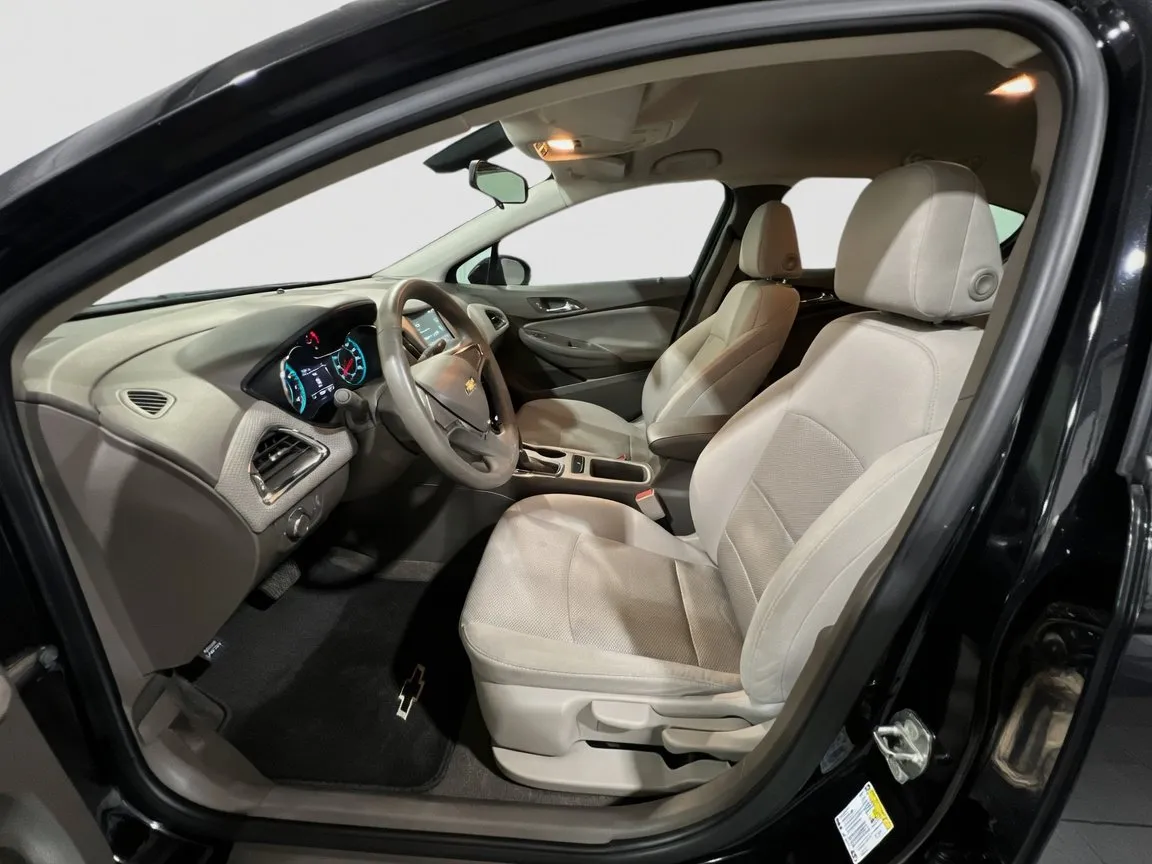 2018 Chevrolet Cruze LS - Photo 14