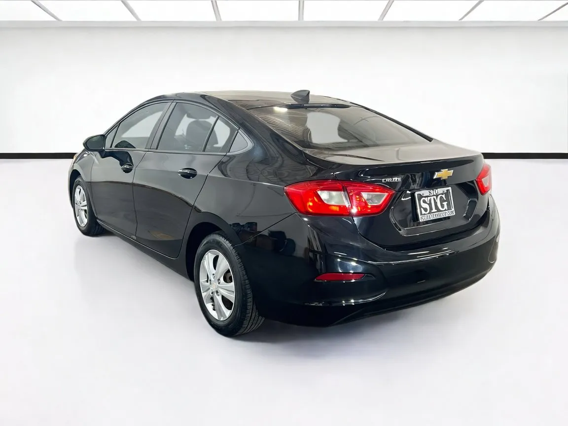 2018 Chevrolet Cruze LS - Photo 6