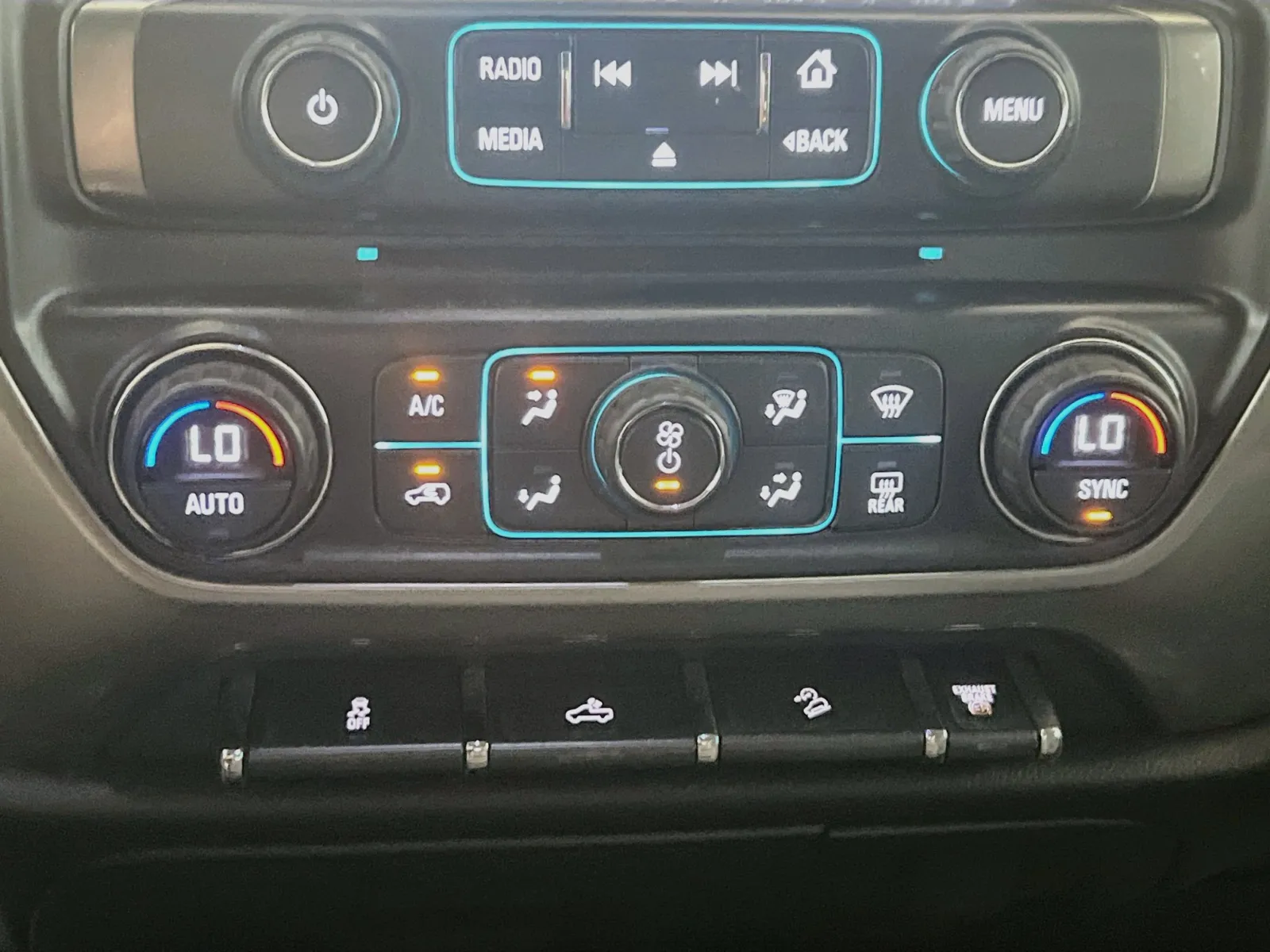 2018 Chevrolet Silverado 2500HD LT - Photo 12