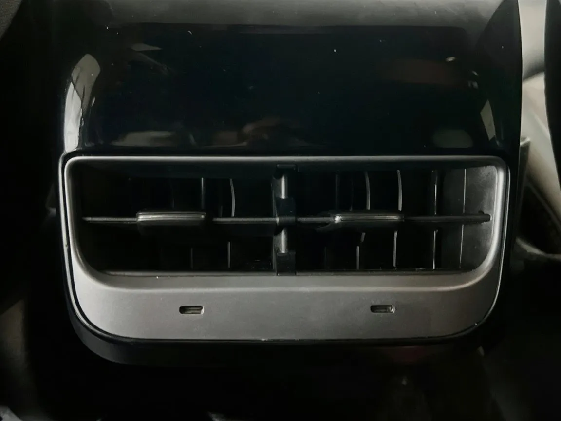 2024 Tesla Model Y Long Range - Photo 18