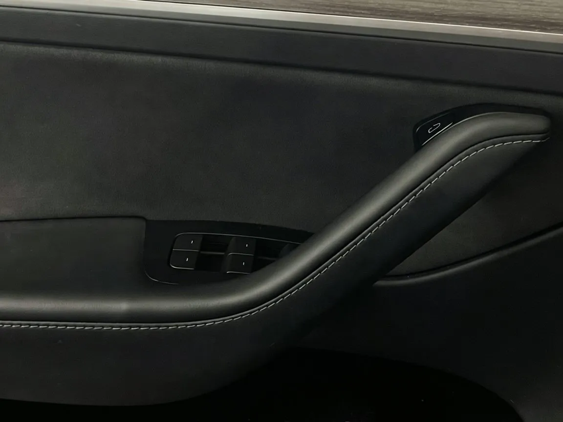 2024 Tesla Model Y Long Range - Photo 14