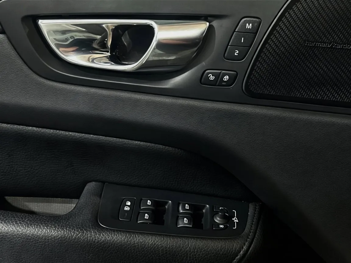 2021 Volvo XC60 Momentum - Photo 14