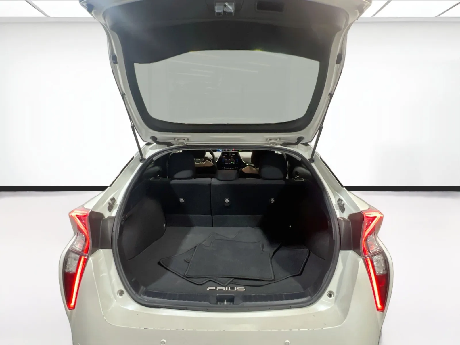 2018 Toyota Prius Two - Photo 17