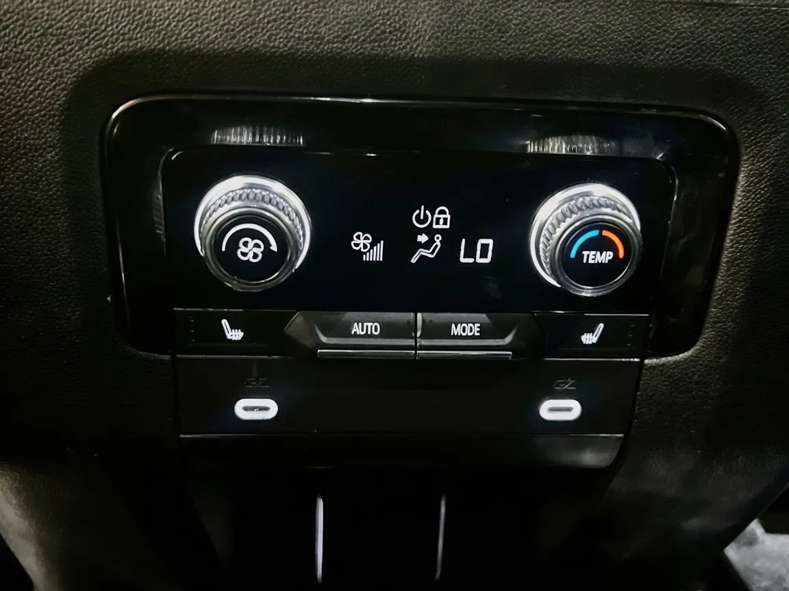 2022 GMC Yukon XL SLT - Photo 19