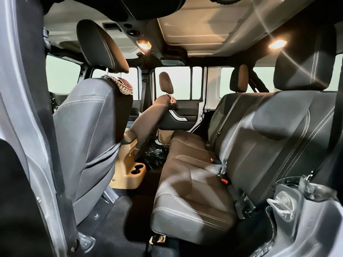 2016 Jeep Wrangler Unlimited Sahara - Photo 14