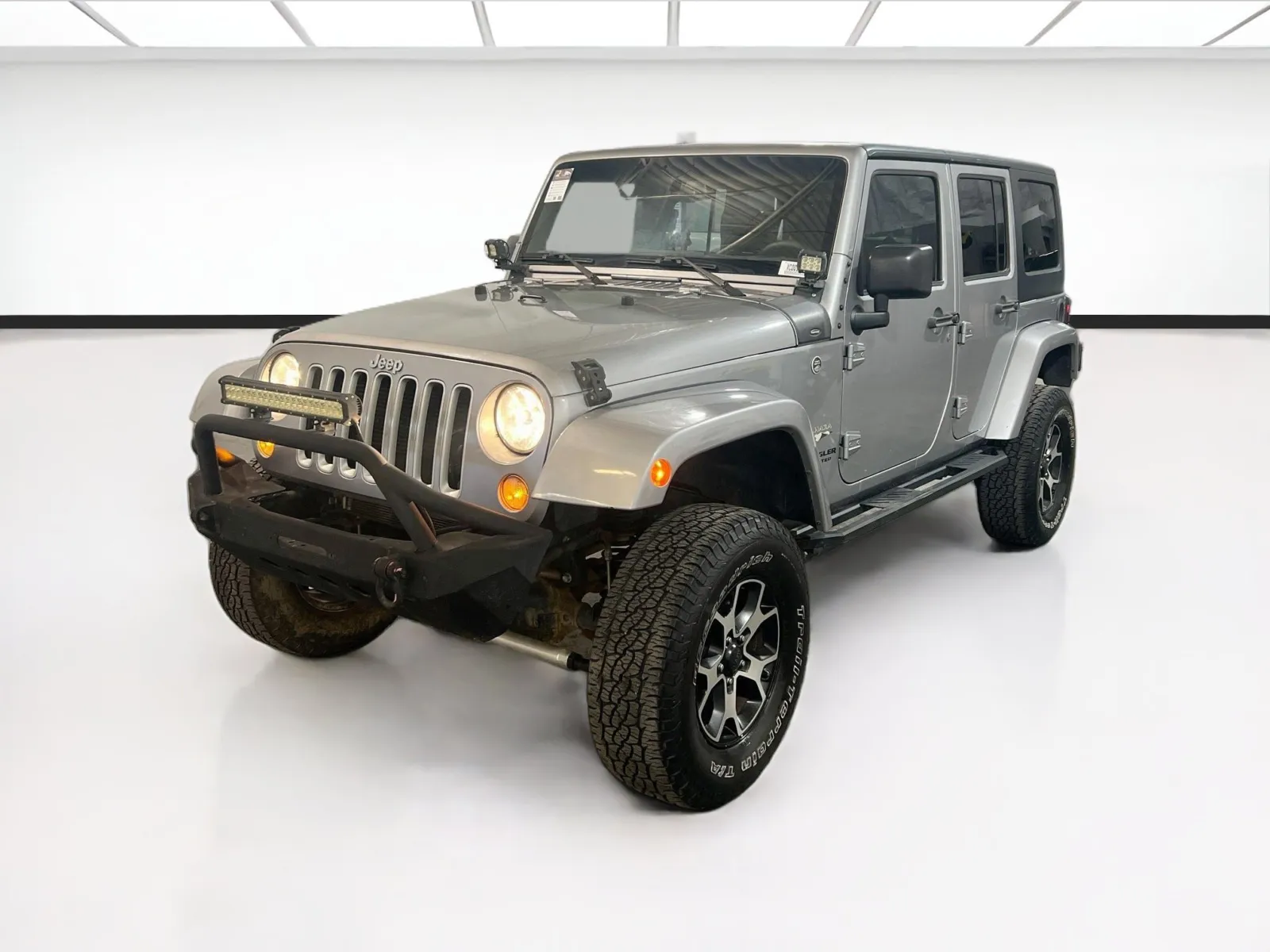 Silver 2016 Jeep Wrangler Unlimited Sahara for sale in Chandler, AZ