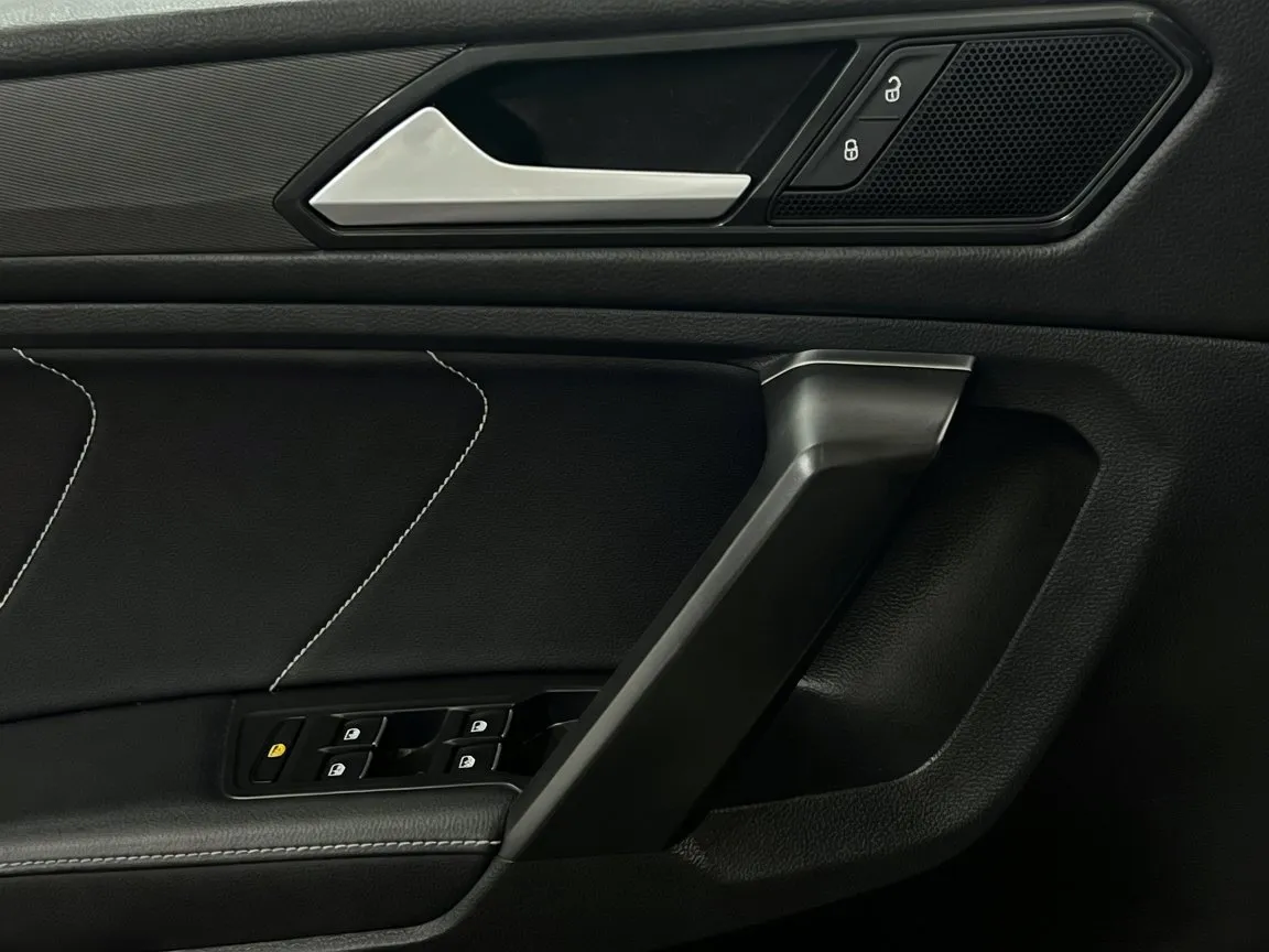 2023 Volkswagen Tiguan SE - Photo 13