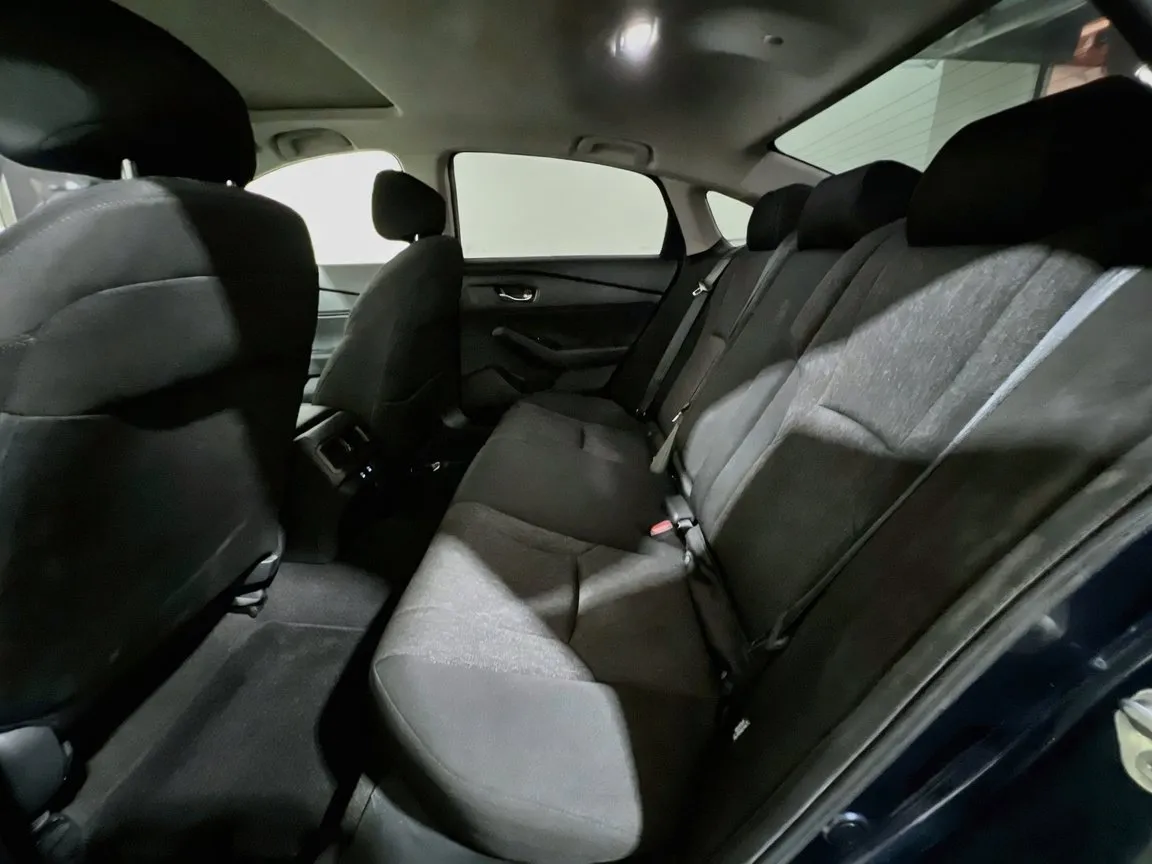 2025 Honda Accord SE - Photo 17