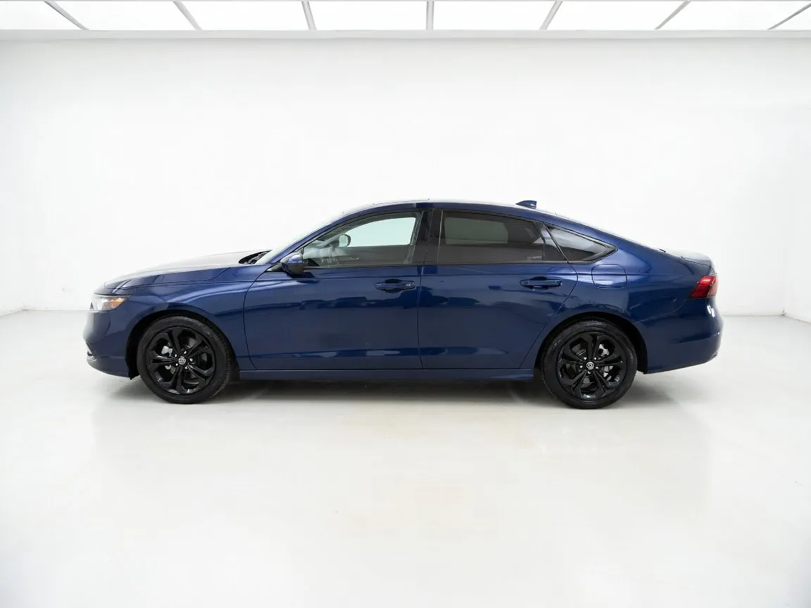 2025 Honda Accord SE - Photo 23