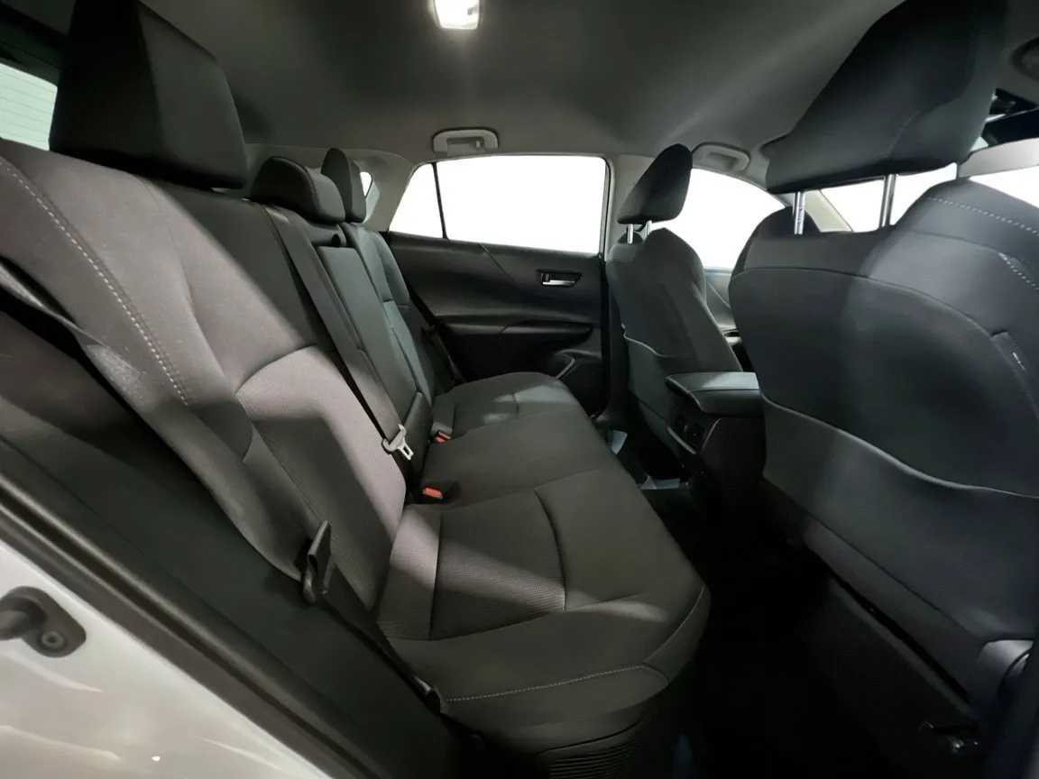 2024 Toyota Venza LE - Photo 20