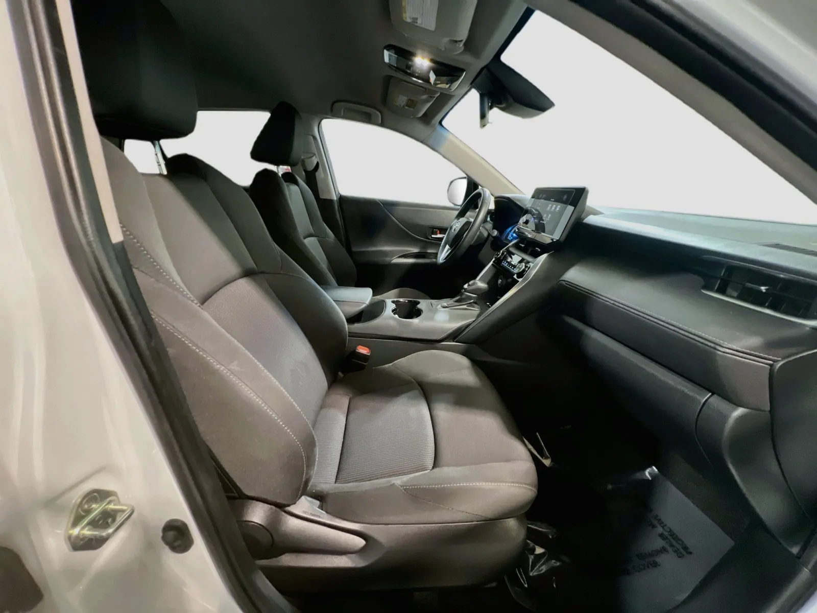 2024 Toyota Venza LE - Photo 21