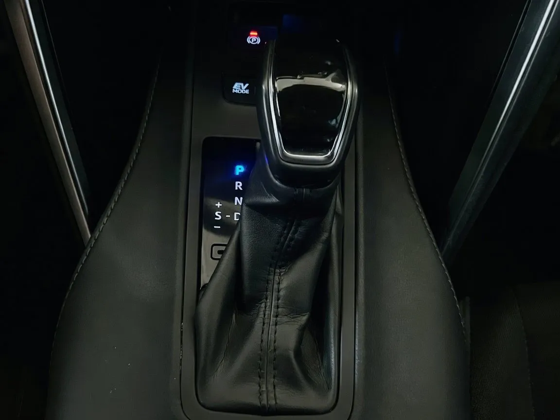 2024 Toyota Venza LE - Photo 13