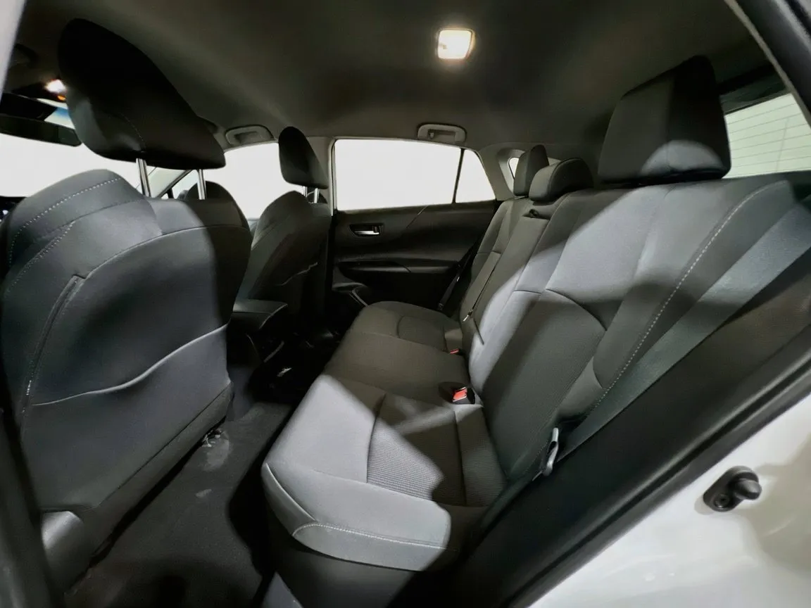 2024 Toyota Venza LE - Photo 17