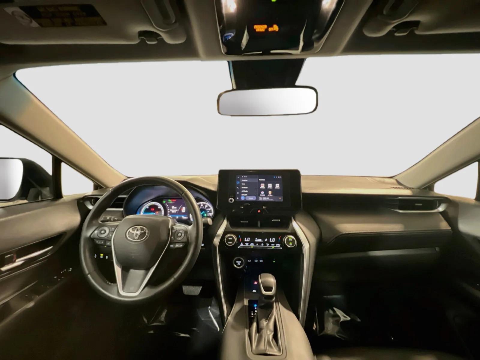 2024 Toyota Venza LE - Photo 16