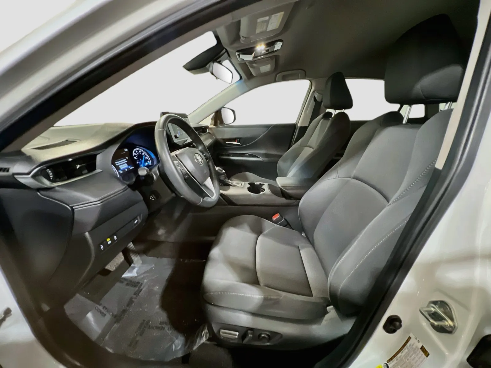 2024 Toyota Venza LE - Photo 15