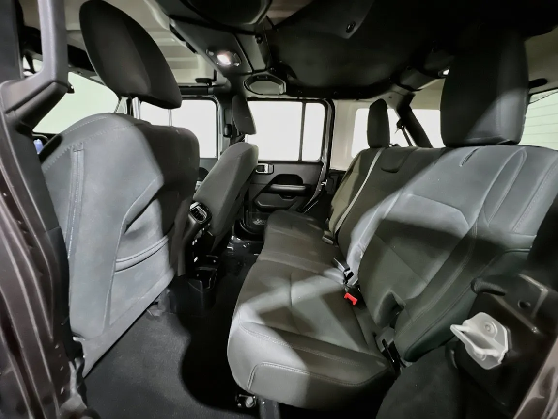 2018 Jeep All-New Wrangler Unlimited Sahara - Photo 15