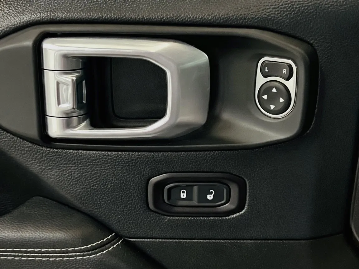 2018 Jeep All-New Wrangler Unlimited Sahara - Photo 12