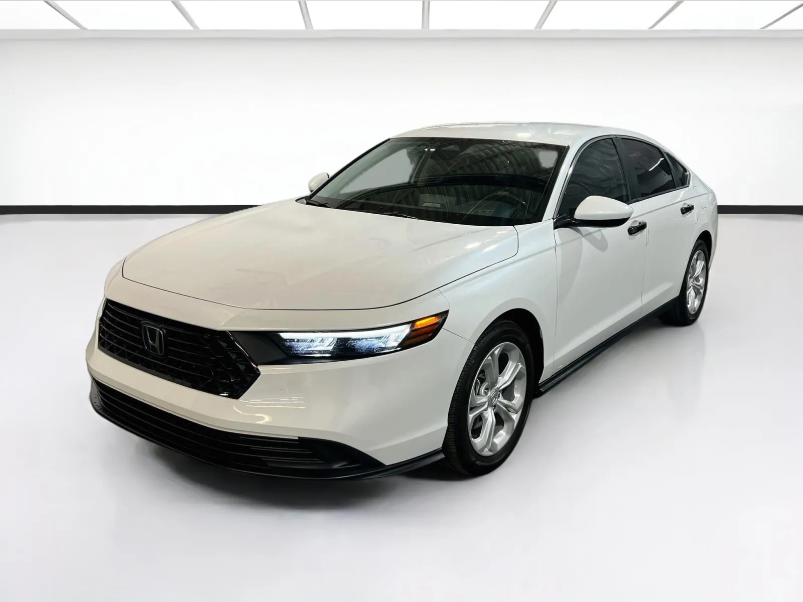 White 2024 Honda Accord Sedan LX for sale in Chandler, AZ