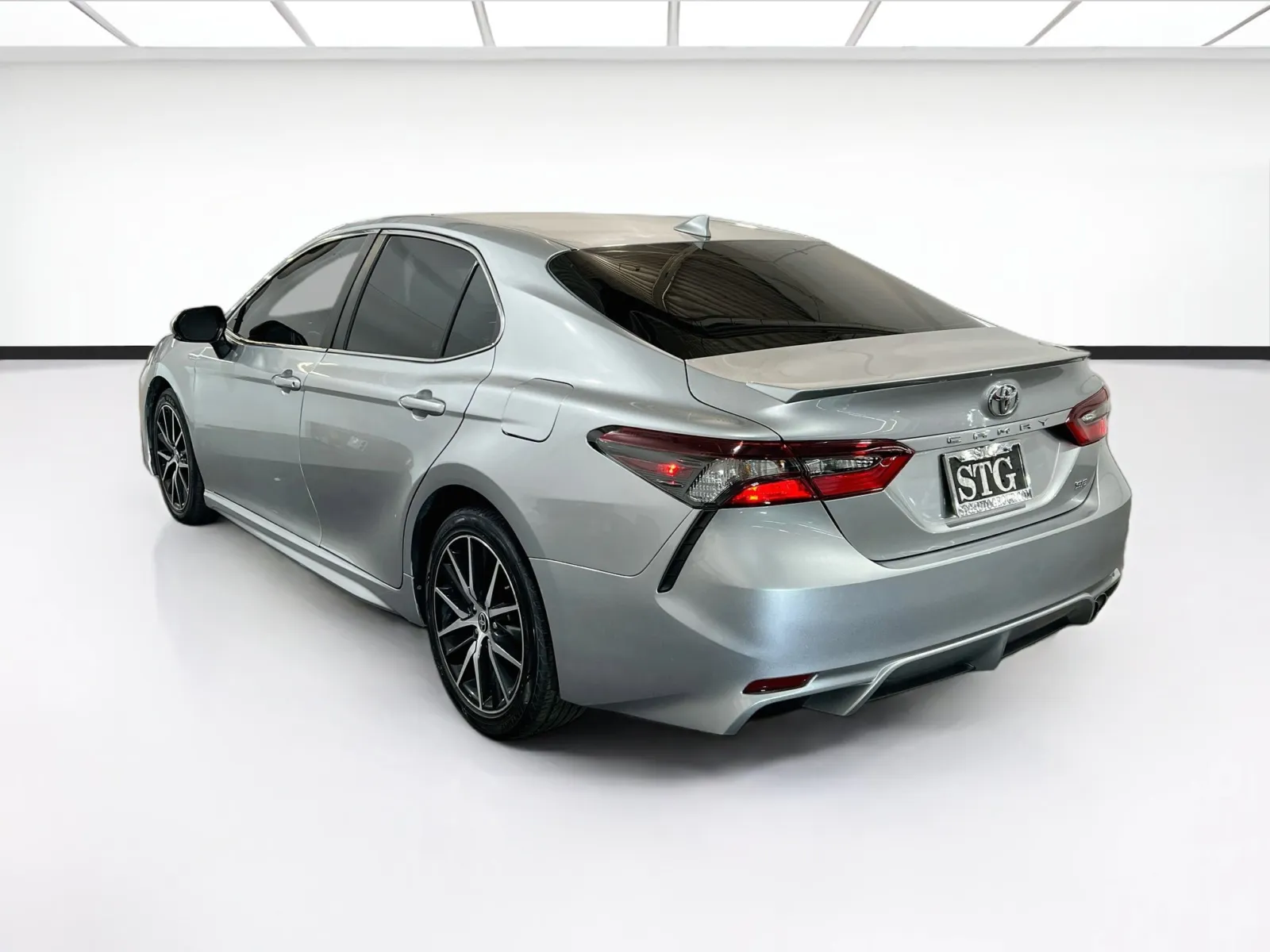 2023 Toyota Camry SE - Photo 6