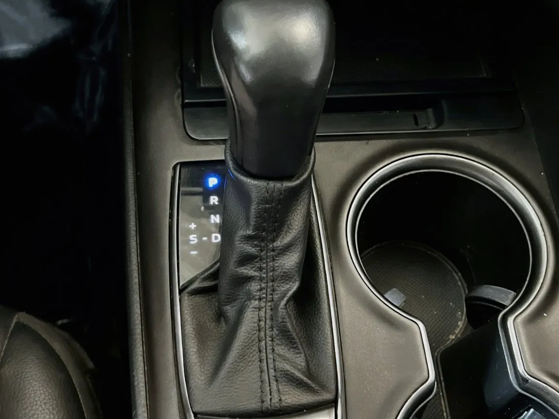 2023 Toyota Camry SE - Photo 12