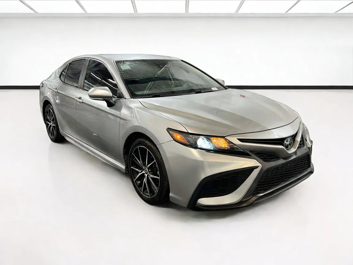 2023 Toyota Camry SE - Photo 3