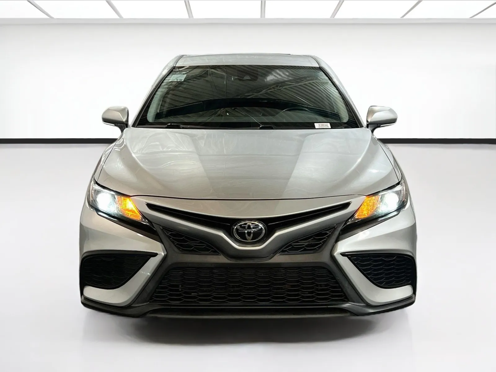 2023 Toyota Camry SE - Photo 2