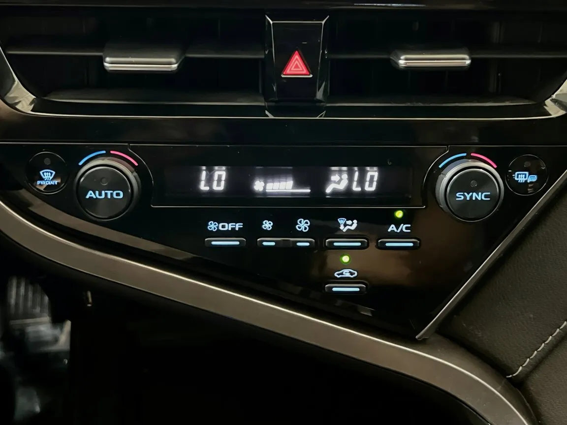 2023 Toyota Camry SE - Photo 11