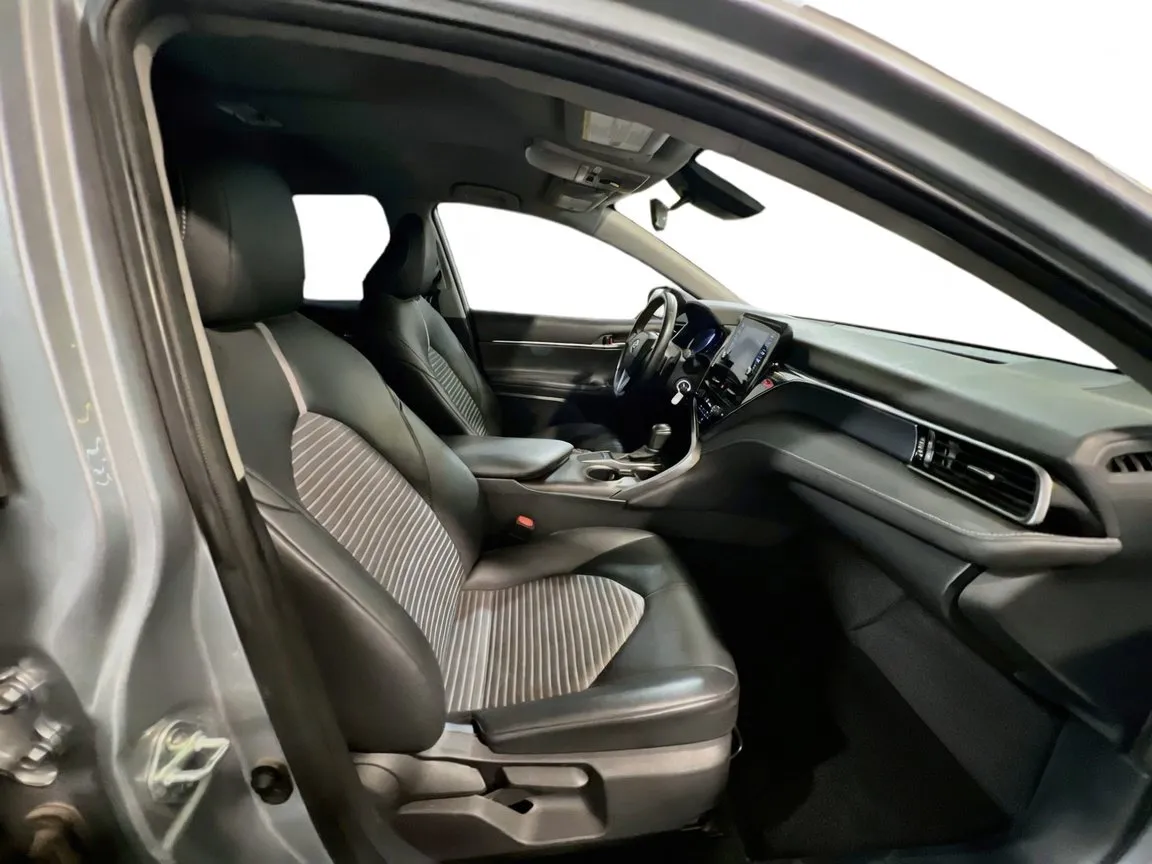 2023 Toyota Camry SE - Photo 19