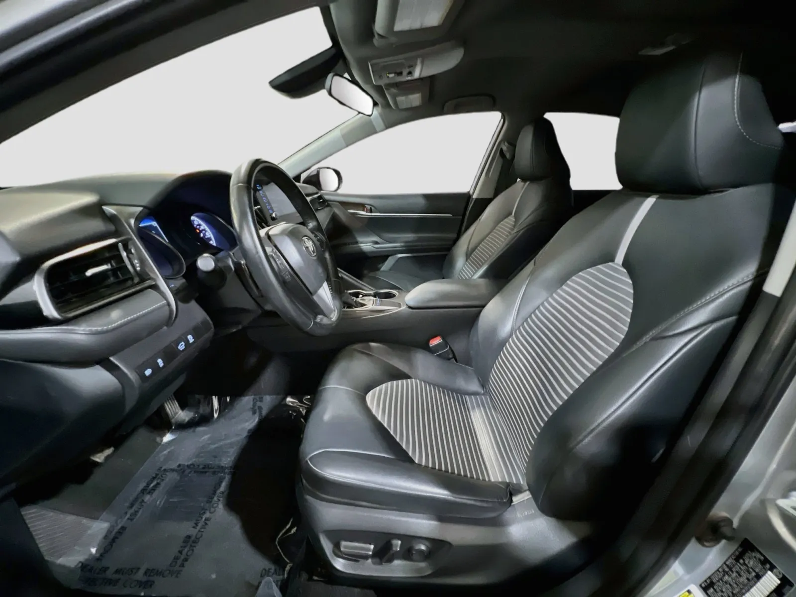 2023 Toyota Camry SE - Photo 14