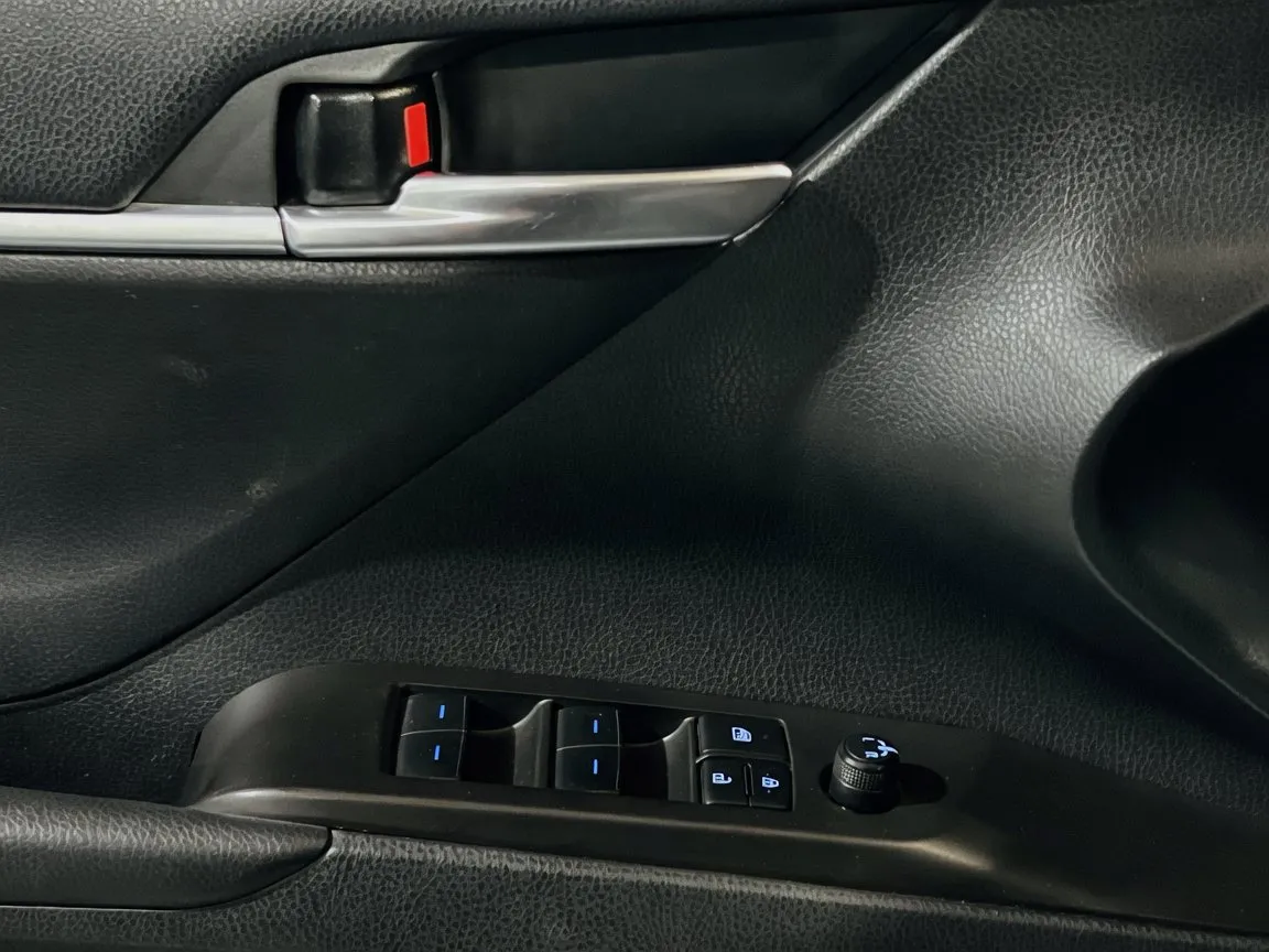 2023 Toyota Camry SE - Photo 13
