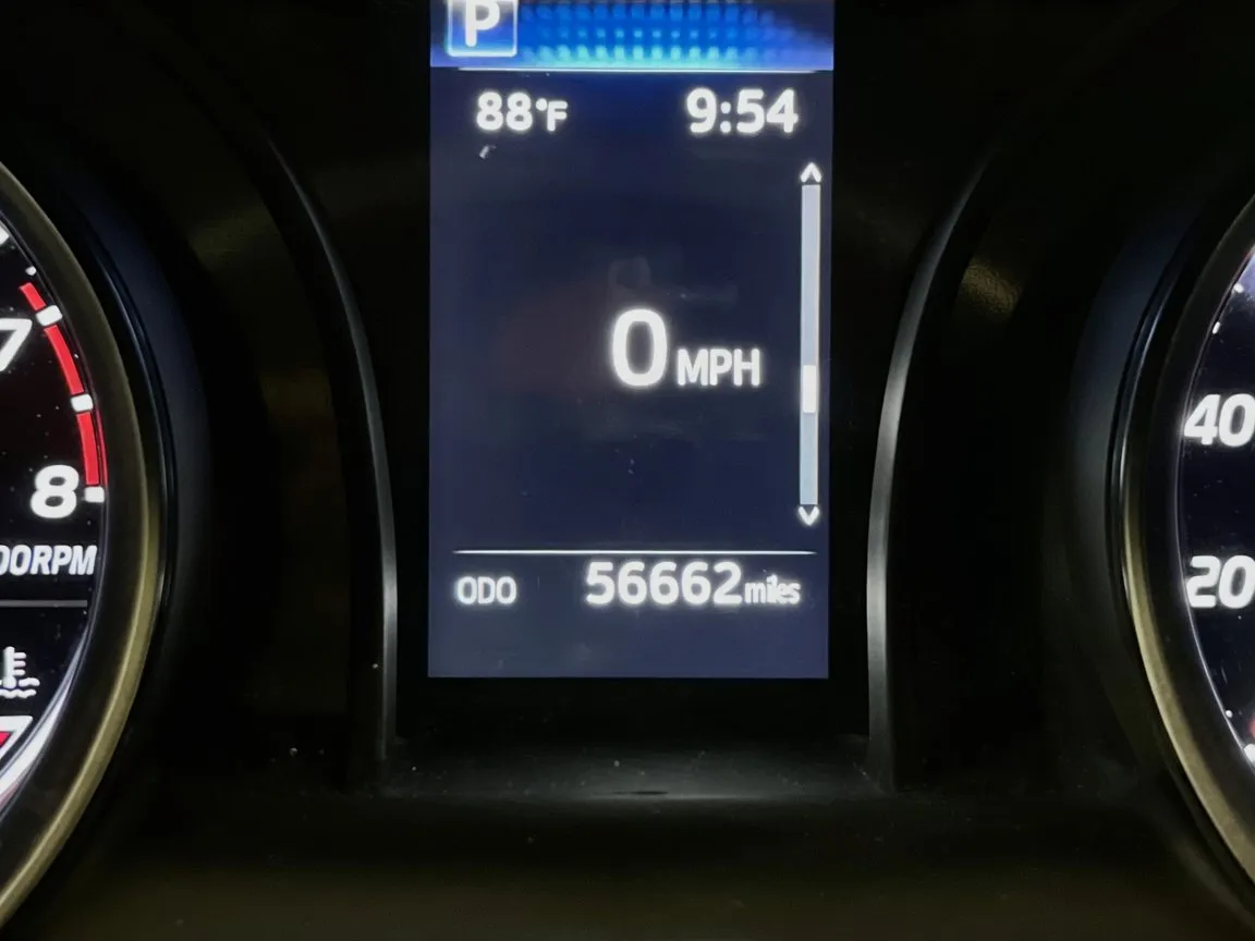2023 Toyota Camry SE - Photo 8