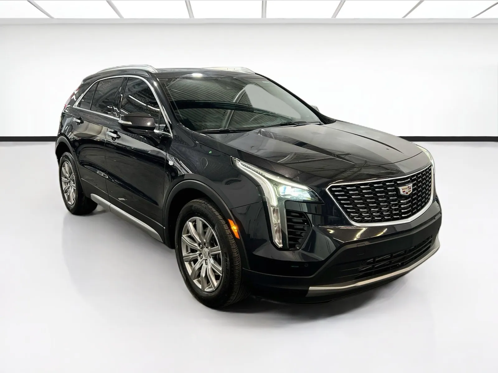 2023 Cadillac XT4 Premium Luxury - Photo 3
